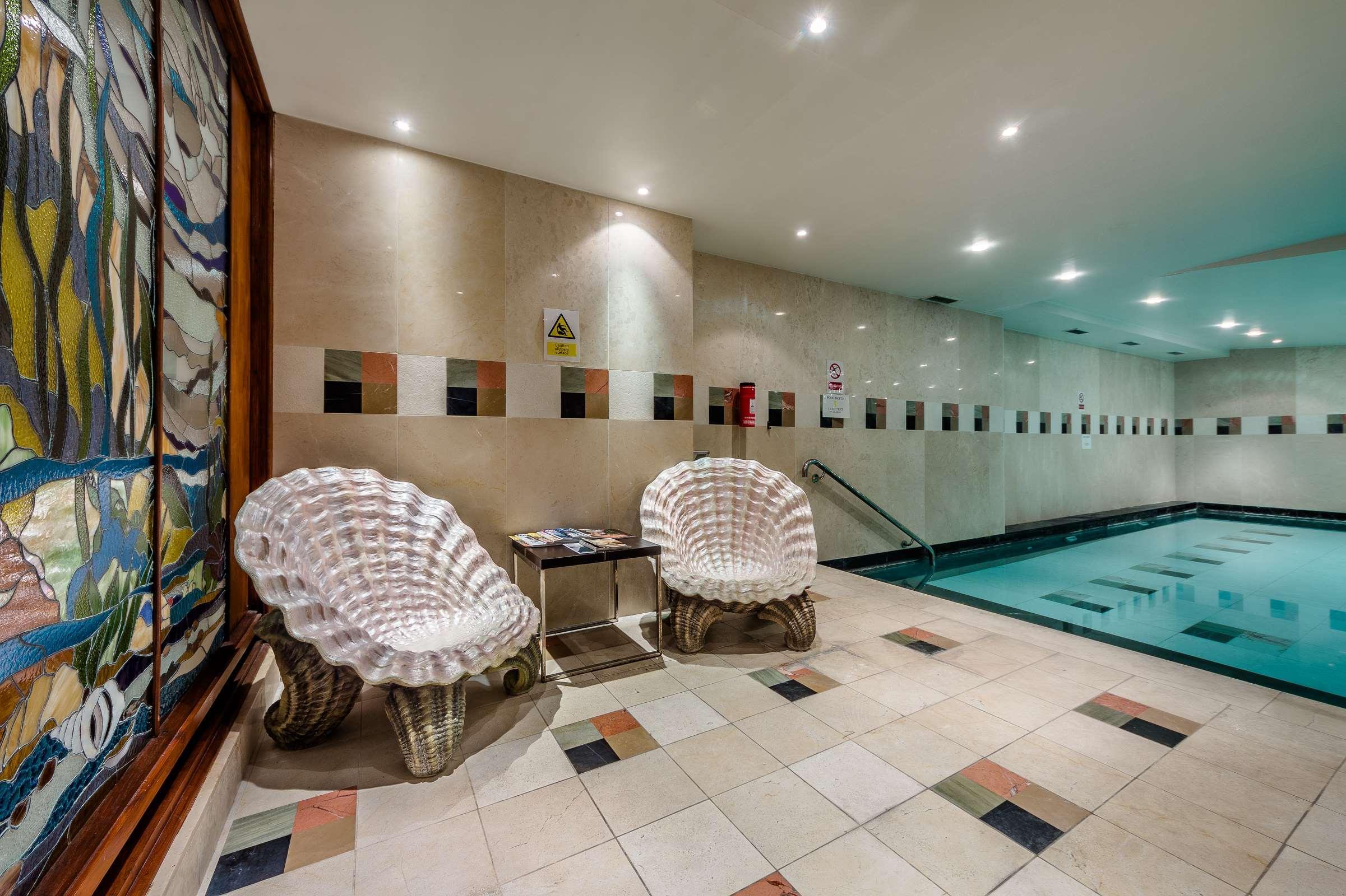 Courthouse Hotel Londýn Exteriér fotografie The swimming pool at the hotel